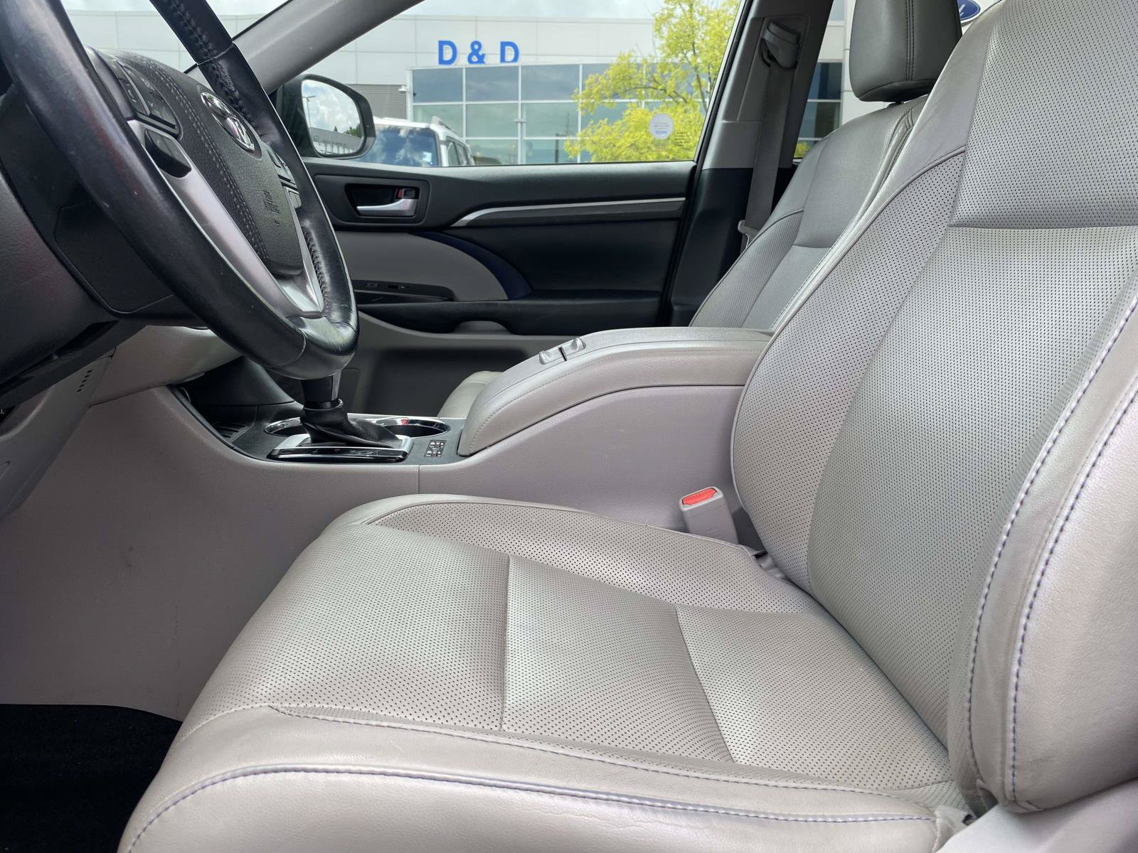 Used 2017 Toyota Highlander Limited FWD image 15