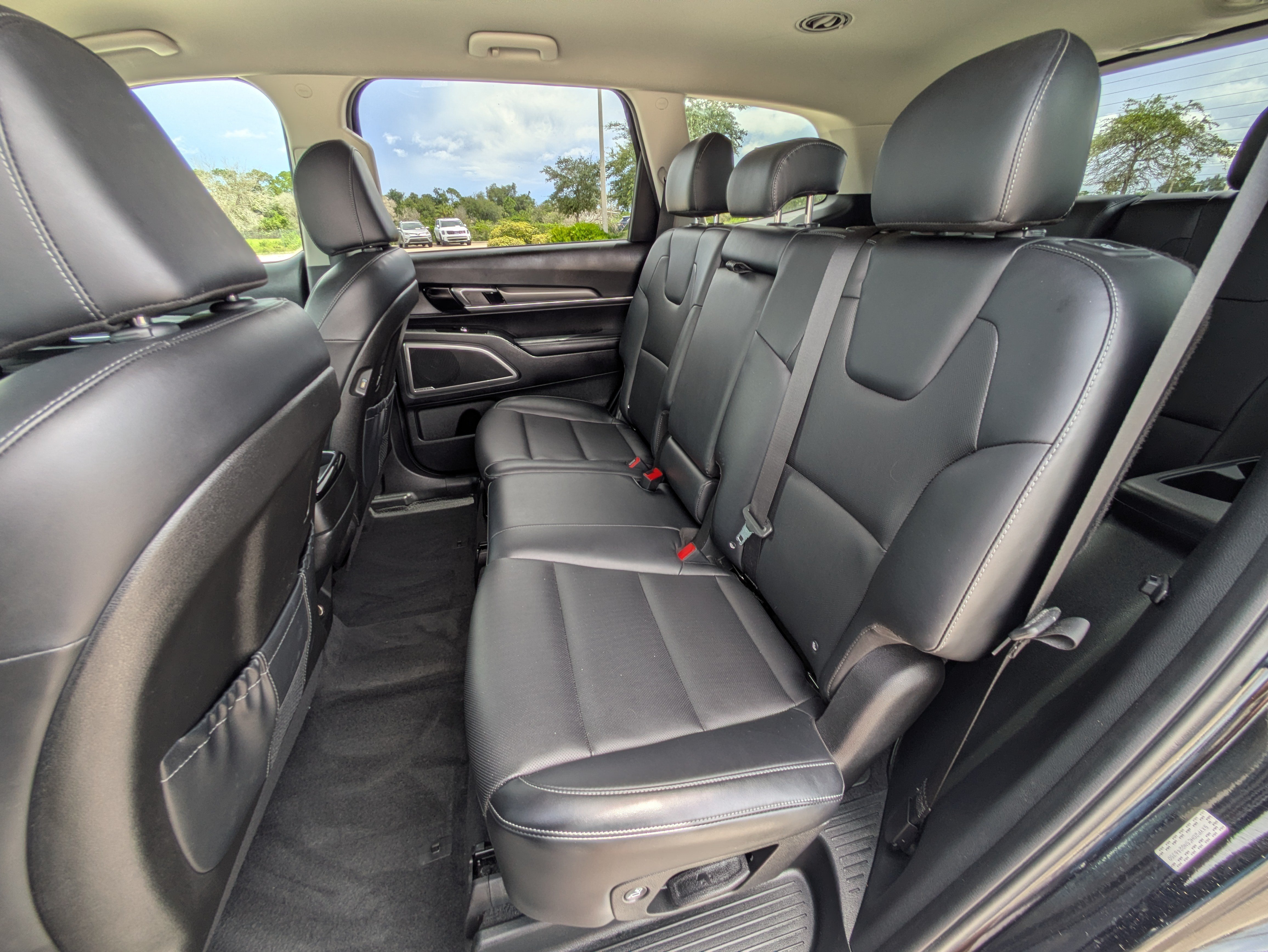 Used 2022 Kia Telluride LX AWD/4WD image 14