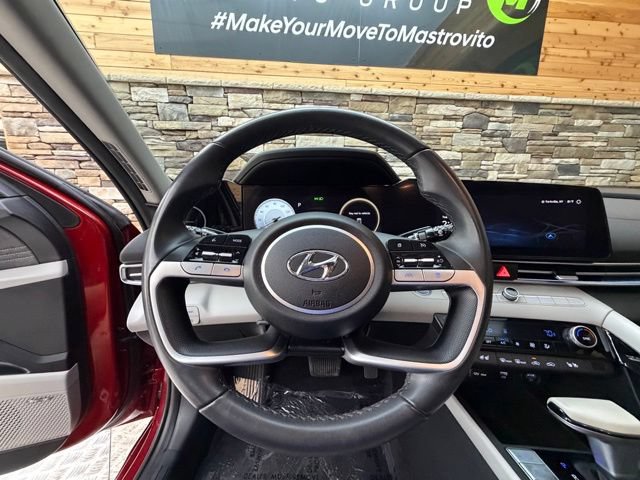 Used 2023 Hyundai Elantra Limited w/ Preferred Accessory Package FWD image 21