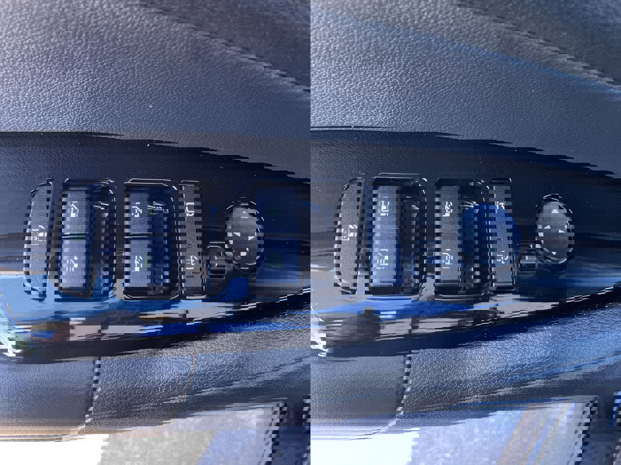 Used 2024 Kia Sportage EX image 18