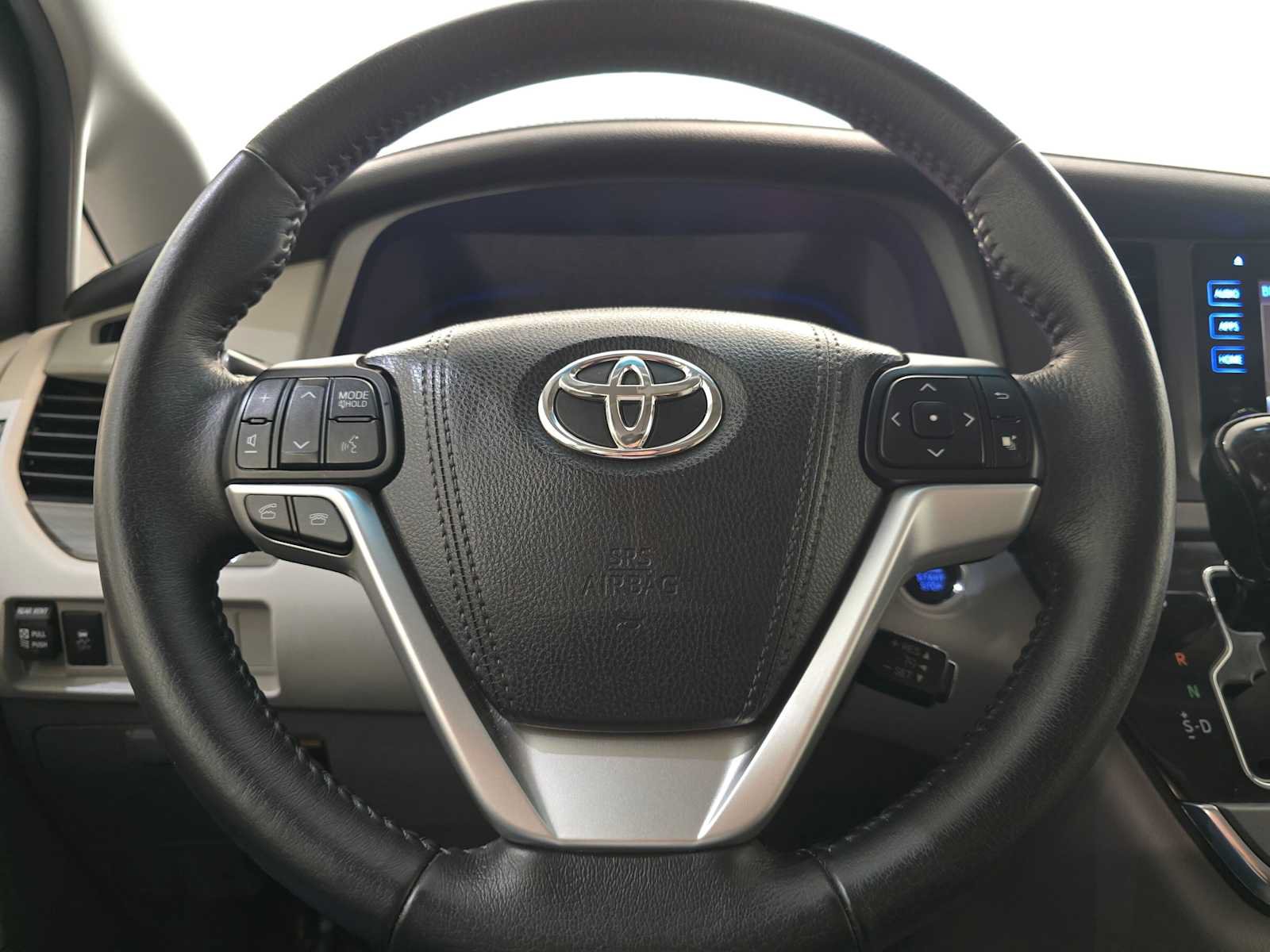Used 2017 Toyota Sienna XLE FWD image 11