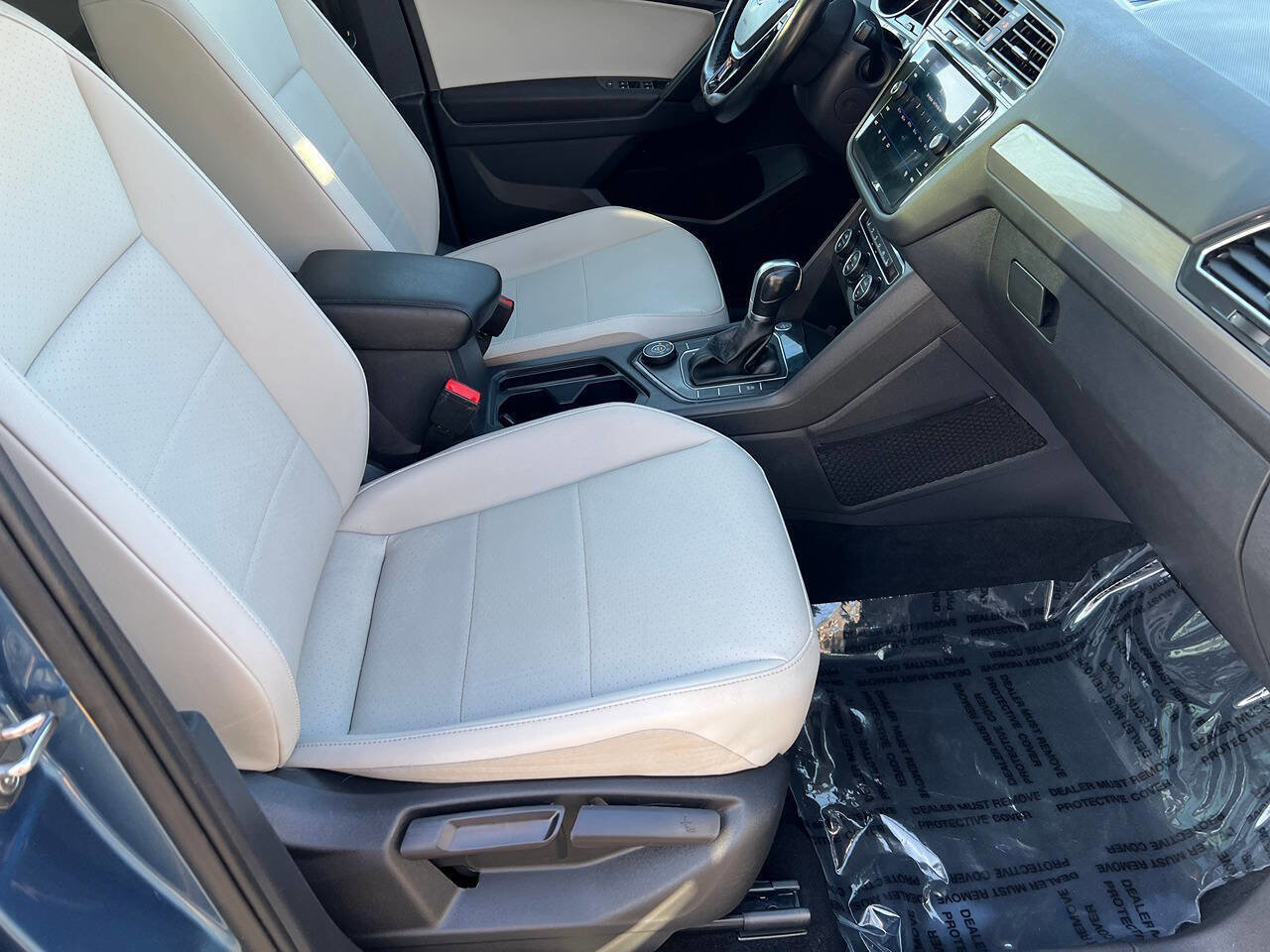 Used 2019 Volkswagen Tiguan SE w/ Panoramic Sunroof Package AWD/4WD image 28