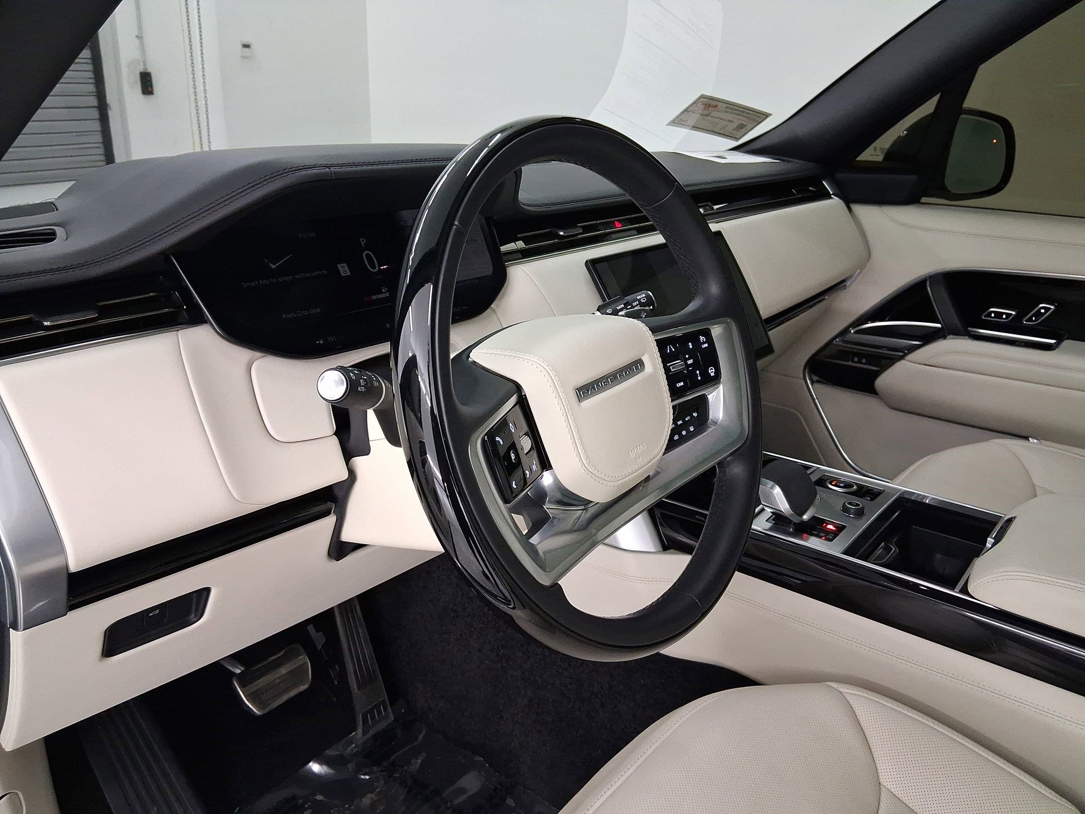 Certified 2023 Land Rover Range Rover Long Wheelbase Autobiography image 4