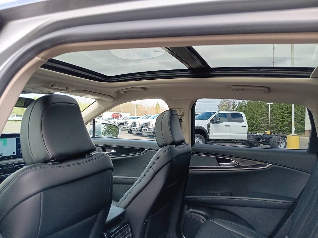 Used 2023 Lincoln Nautilus Reserve AWD/4WD image 11