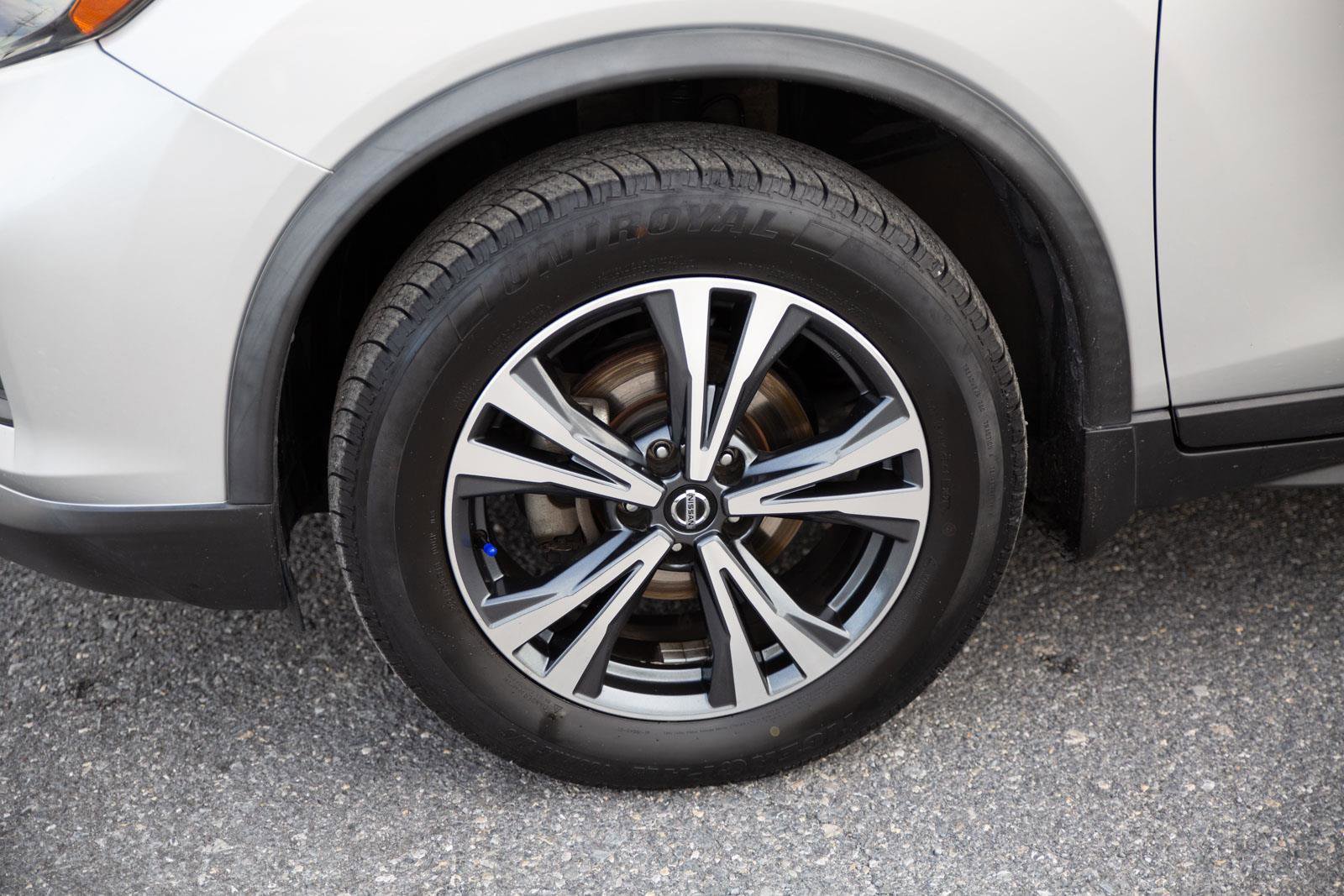 Used 2019 Nissan Rogue SV w/ Premium Package image 9