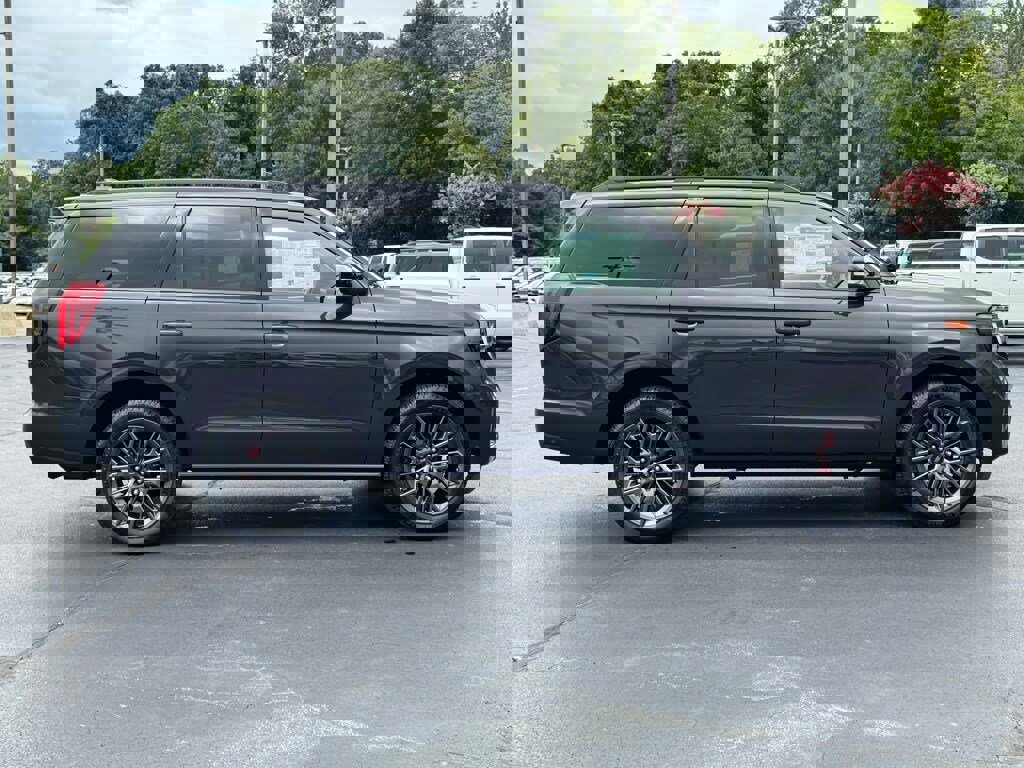 New 2025 Ford Expedition Platinum w/ Stealth Performance Package image 4