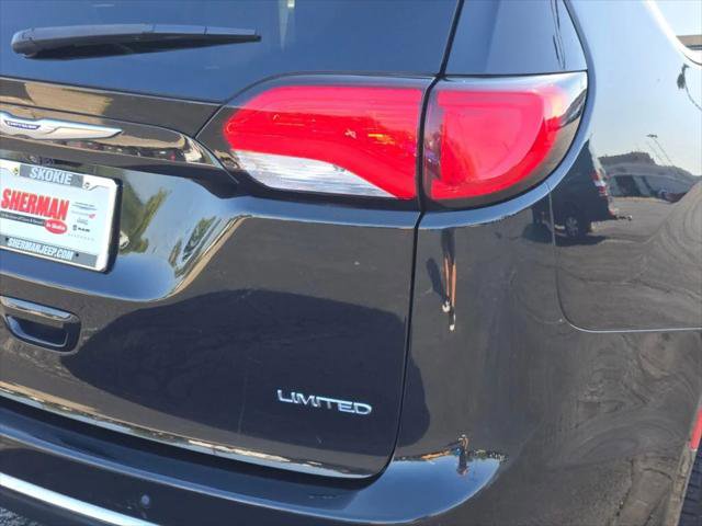 Certified 2018 Chrysler Pacifica Limited image 10