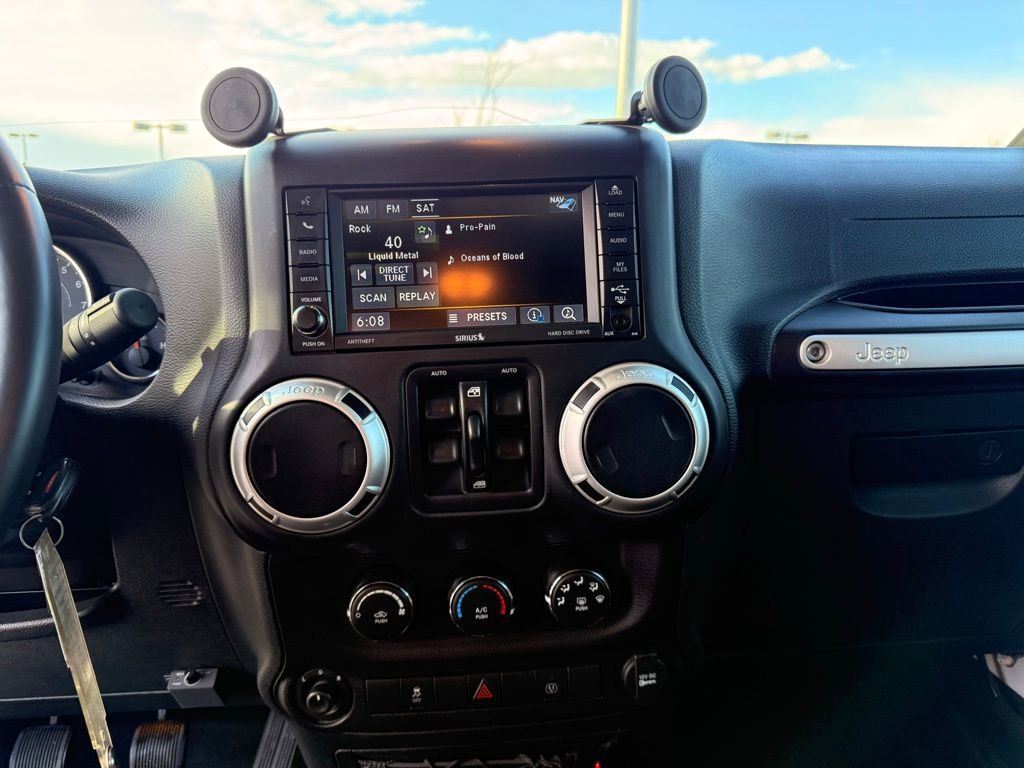 Used 2016 Jeep Wrangler Unlimited Rubicon w/ Connectivity Group image 17