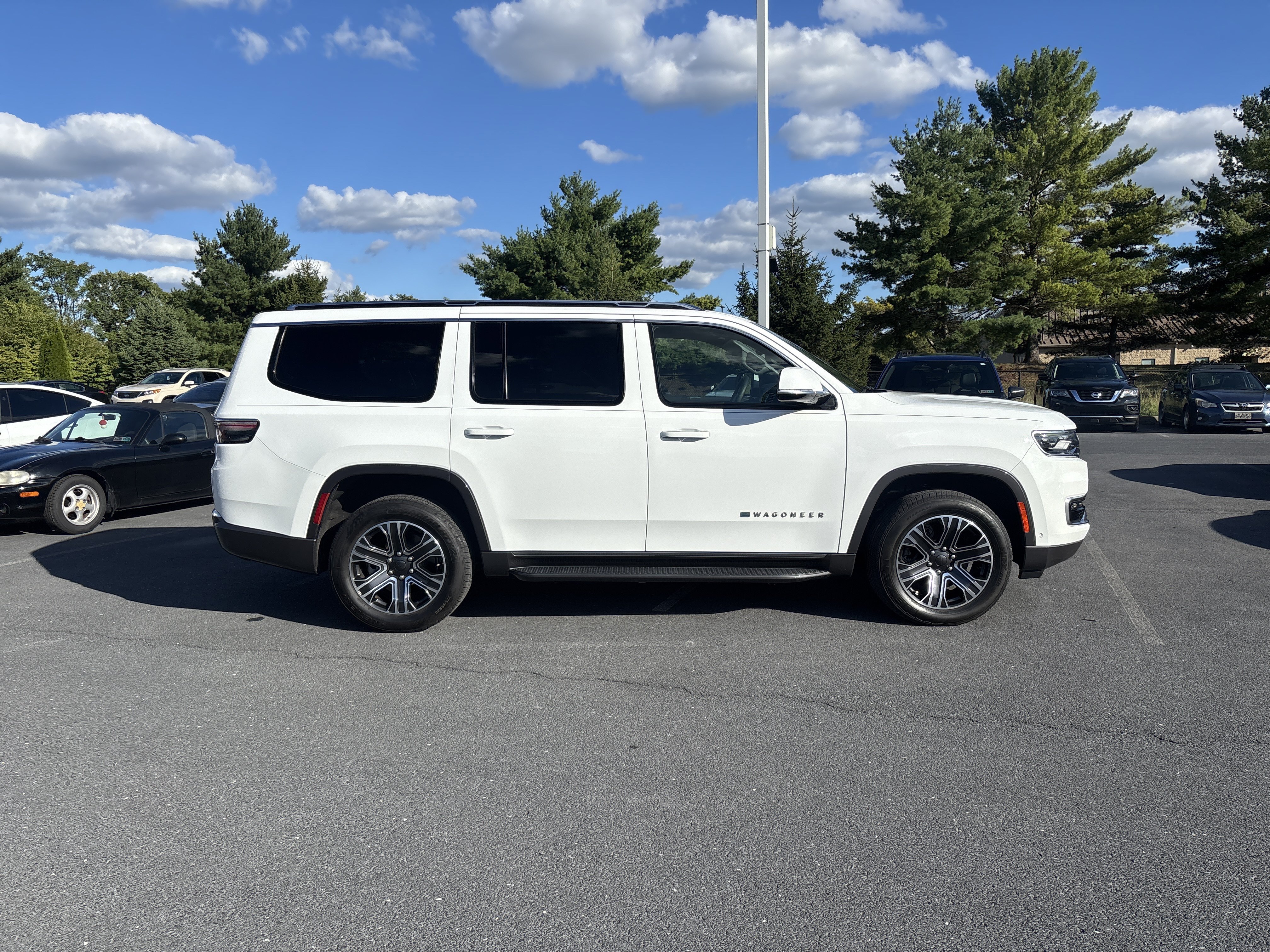 Used 2022 Jeep Wagoneer Series III AWD/4WD image 19