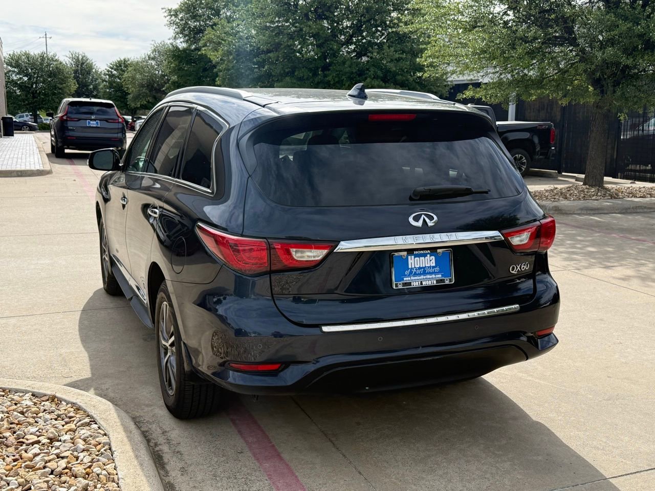 Used 2017 INFINITI QX60 AWD w/ Premium Plus Package image 3