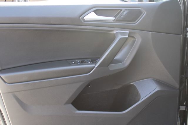 Used 2021 Volkswagen Tiguan SE R-Line FWD image 9