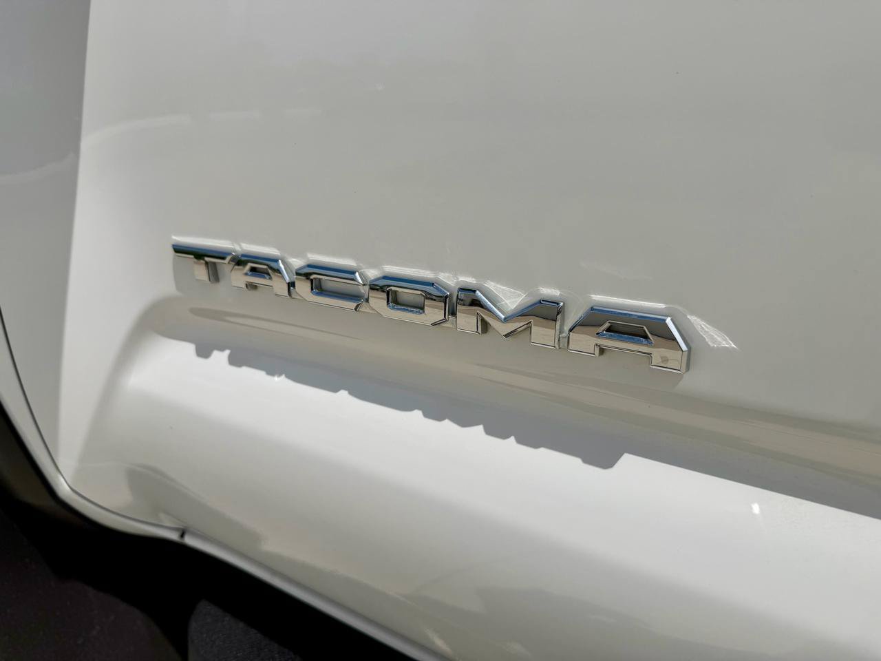 Used 2021 Toyota Tacoma TRD Off-Road w/ Technology Package AWD/4WD image 12