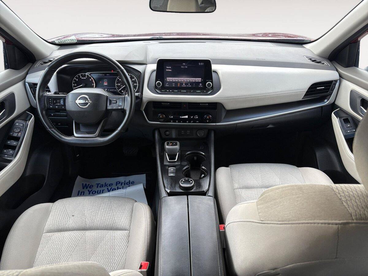 Used 2025 Nissan Rogue SV AWD/4WD image 10