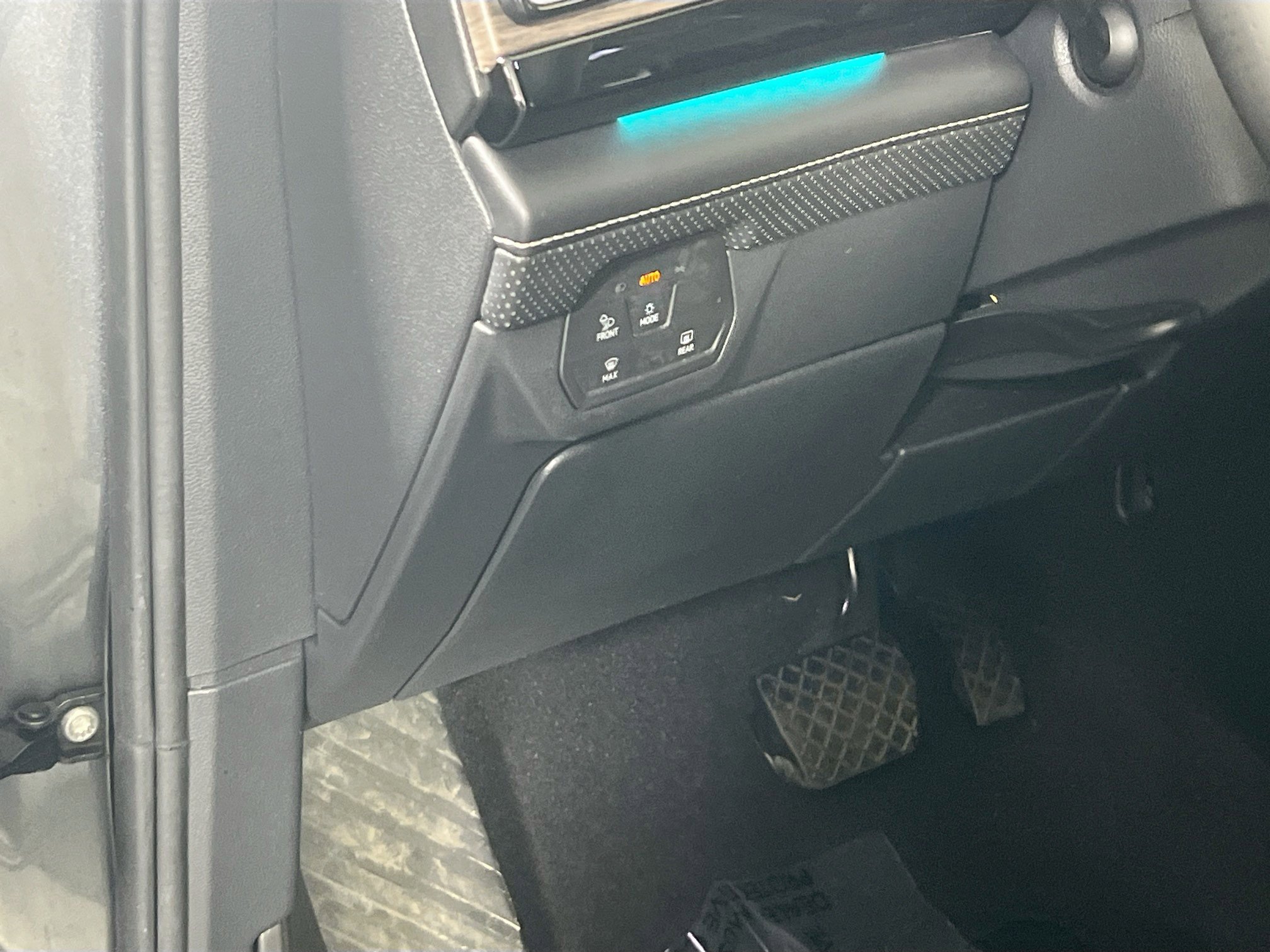 Used 2024 Volkswagen Atlas SEL image 10