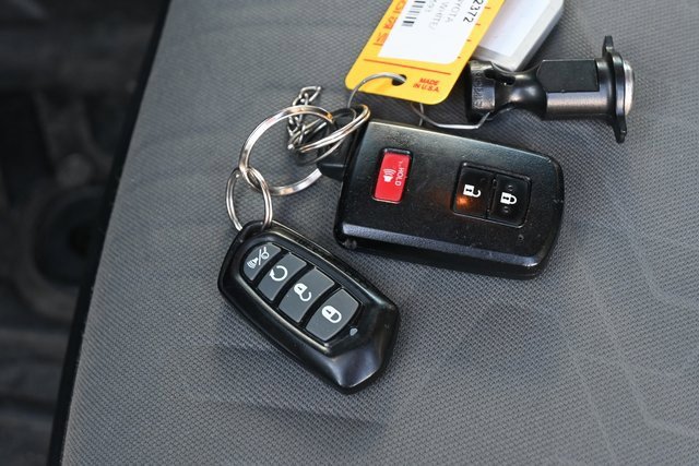 Certified 2020 Toyota Tacoma TRD Off-Road image 30