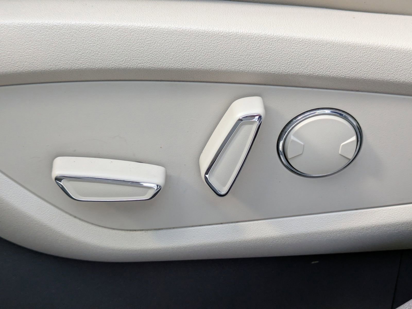 Used 2018 Lincoln MKX Reserve w/ Driver Assistance Package image 23