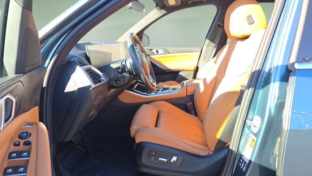 Used 2024 BMW X5 xDrive40i w/ Parking Assistance Package image 32