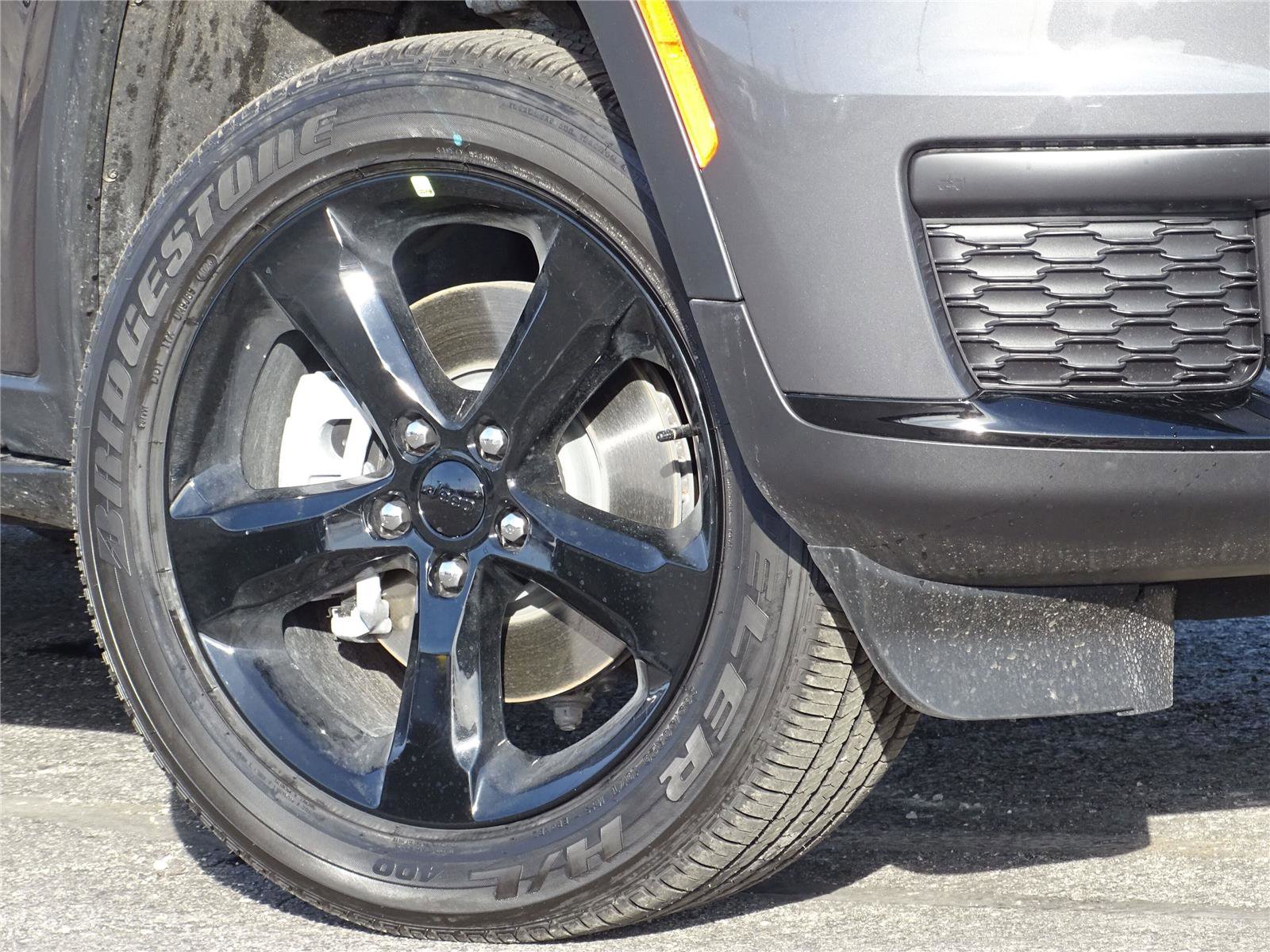 Used 2025 Jeep Grand Cherokee L Altitude image 3