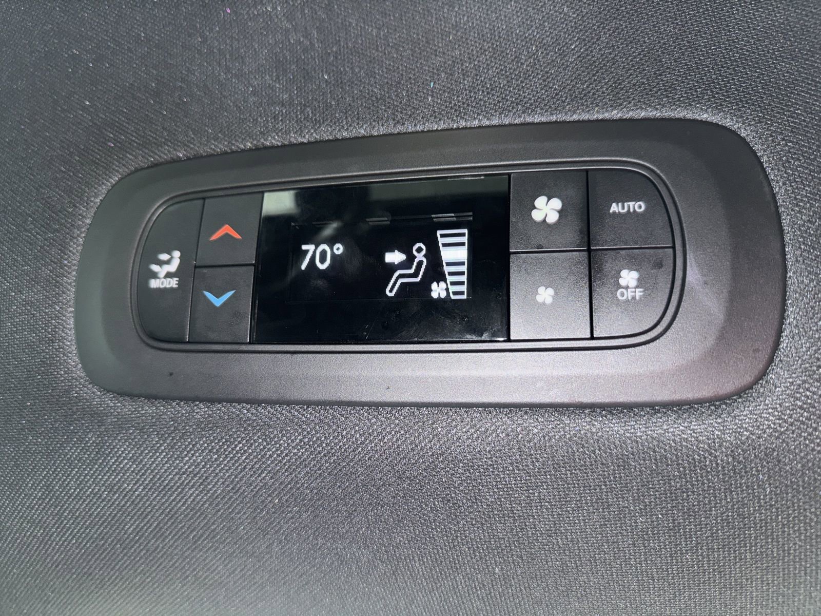 Used 2024 Chrysler Pacifica Select image 13