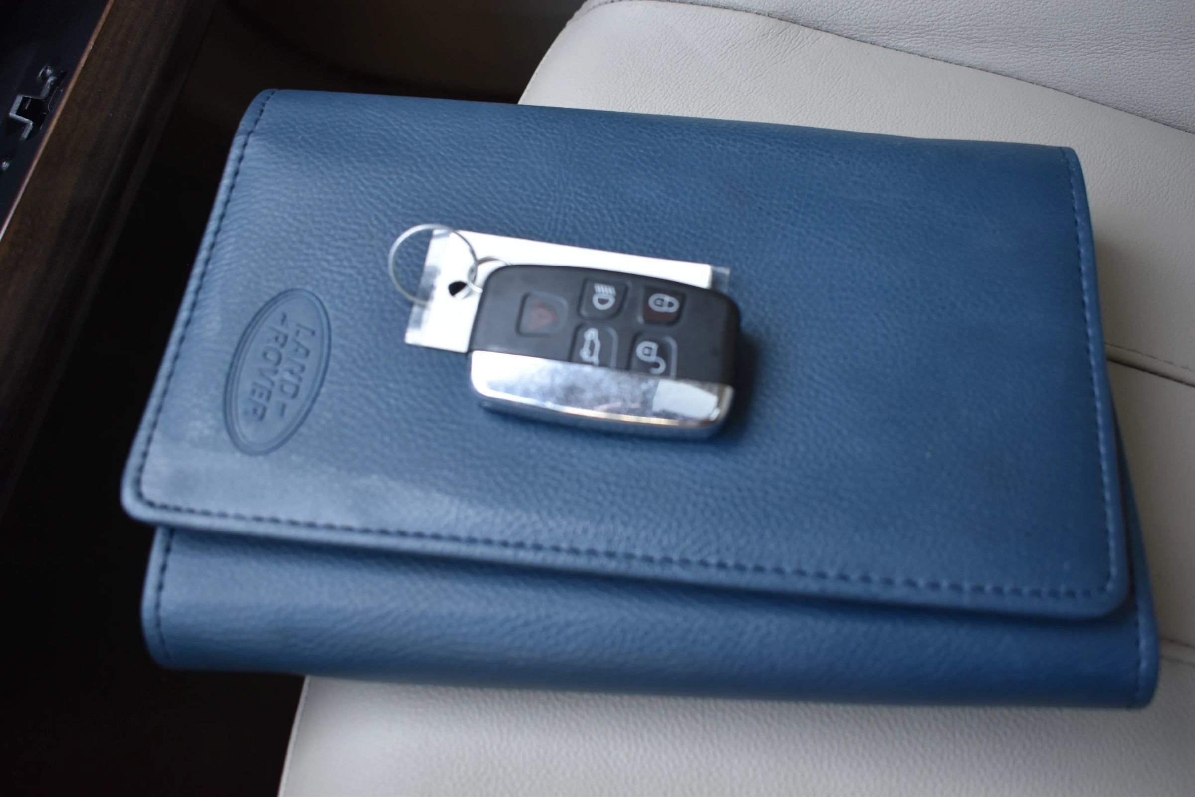 Used 2013 Land Rover LR2 HSE image 34