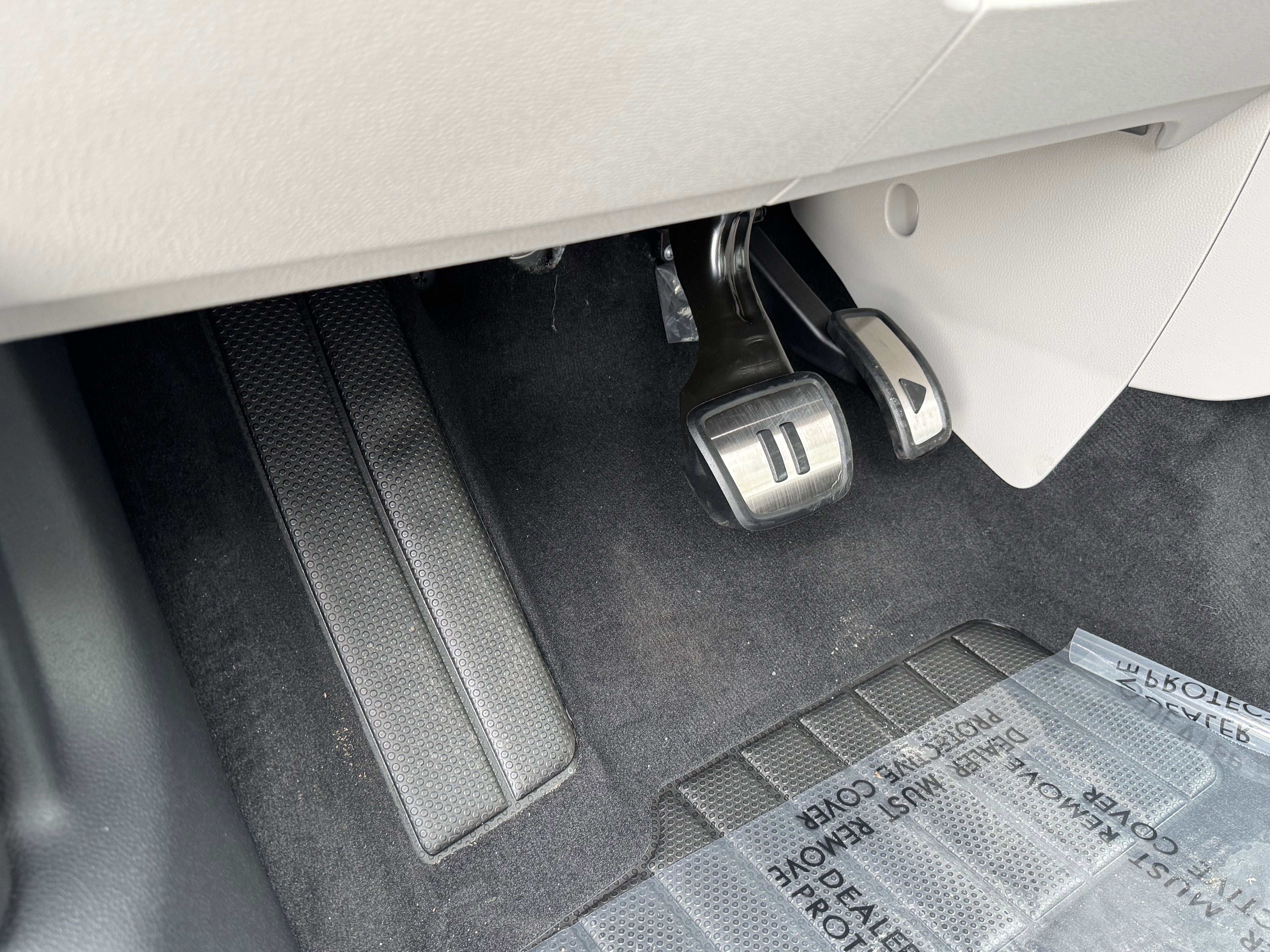 Used 2025 Volkswagen ID. Buzz 1st Edition image 18