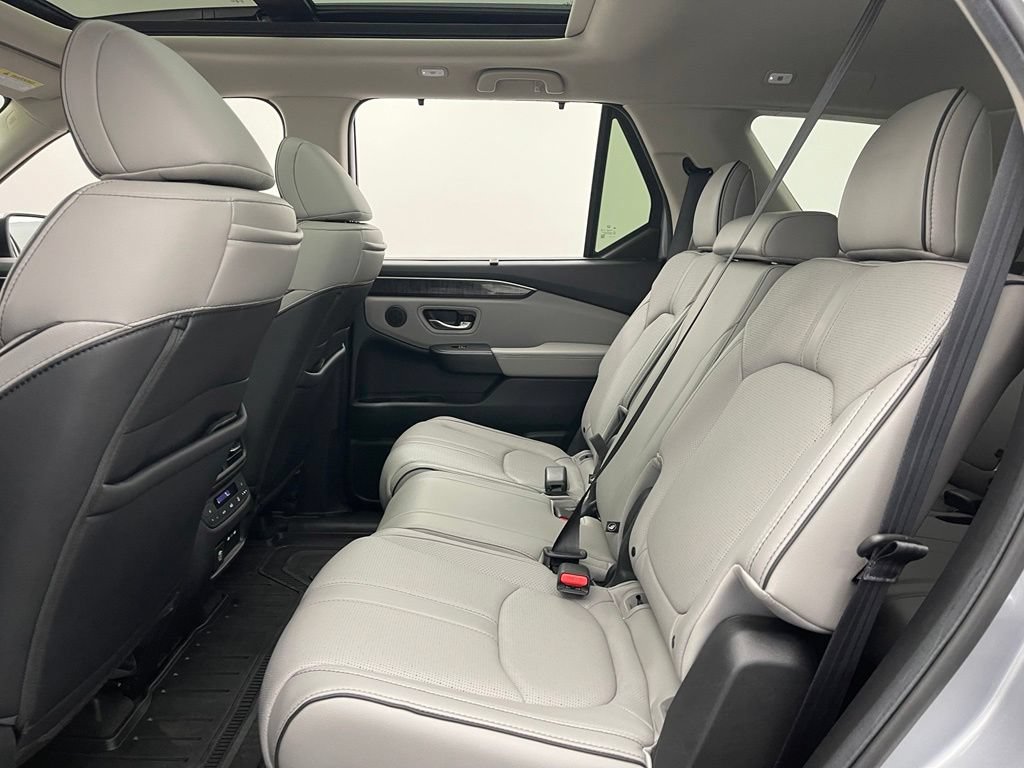 Used 2025 Honda Pilot Elite image 42