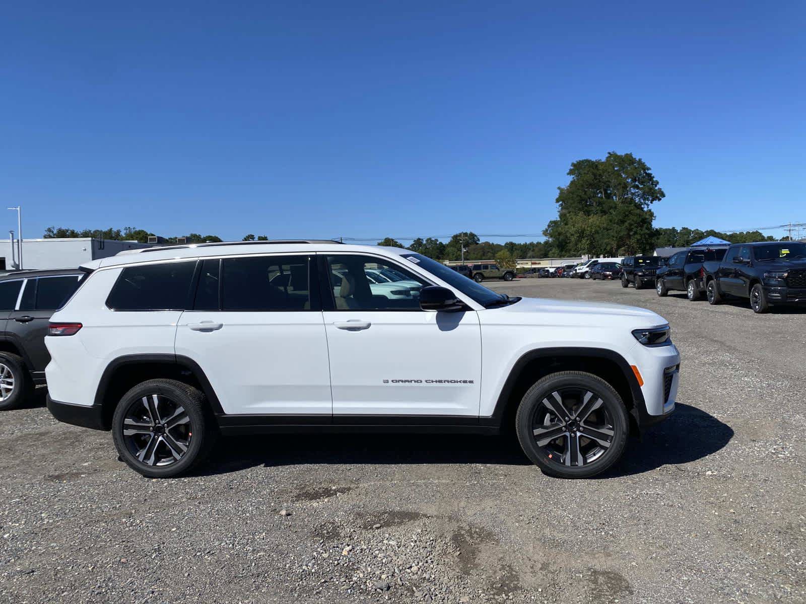 New 2027 Jeep Grand Cherokee L Limited AWD/4WD image 2