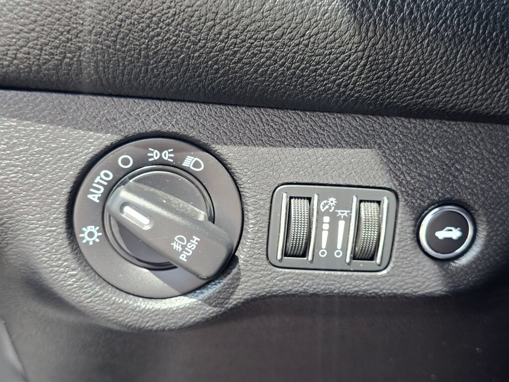 Used 2016 Dodge Challenger SXT Plus RWD image 26