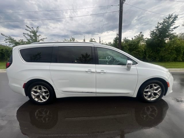 Used 2019 Chrysler Pacifica Limited FWD image 4