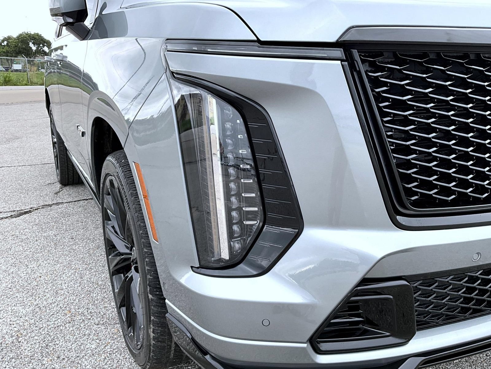 Certified 2025 Cadillac Escalade V w/ LPO, ONYX Package AWD/4WD image 10