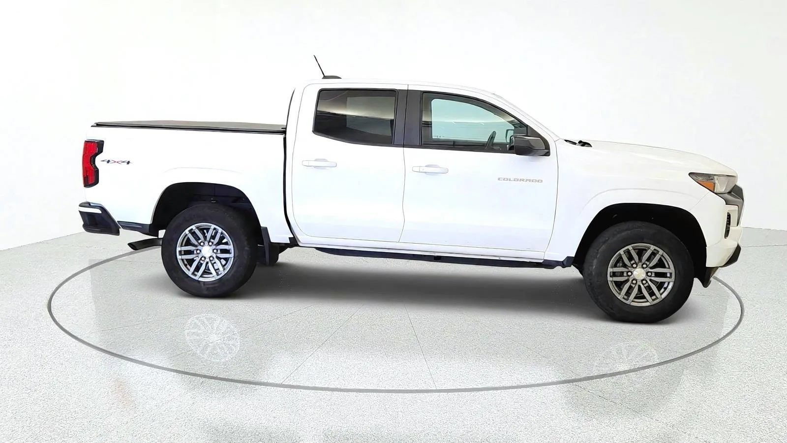 Used 2023 Chevrolet Colorado LT w/ LT Convenience Package AWD/4WD image 10