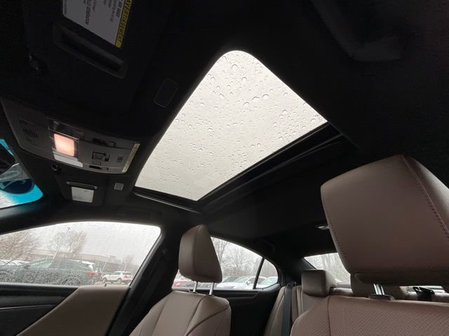 Certified 2025 Lexus ES 300h w/ Luxury Package image 22