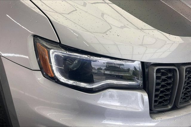 Used 2018 Jeep Grand Cherokee Trailhawk w/ Trailhawk Luxury Group AWD/4WD image 28
