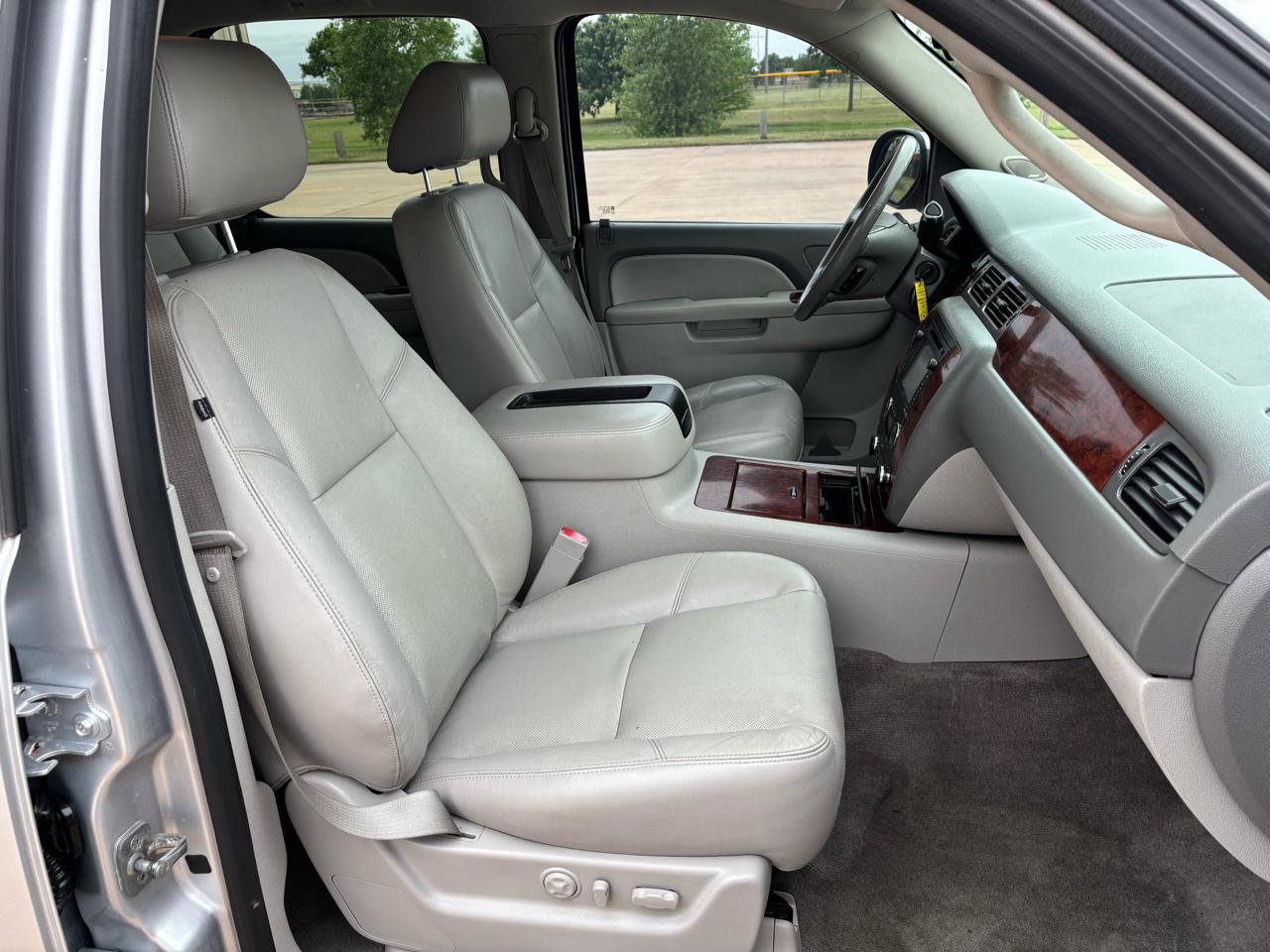 Used 2012 Chevrolet Avalanche LTZ AWD/4WD image 8