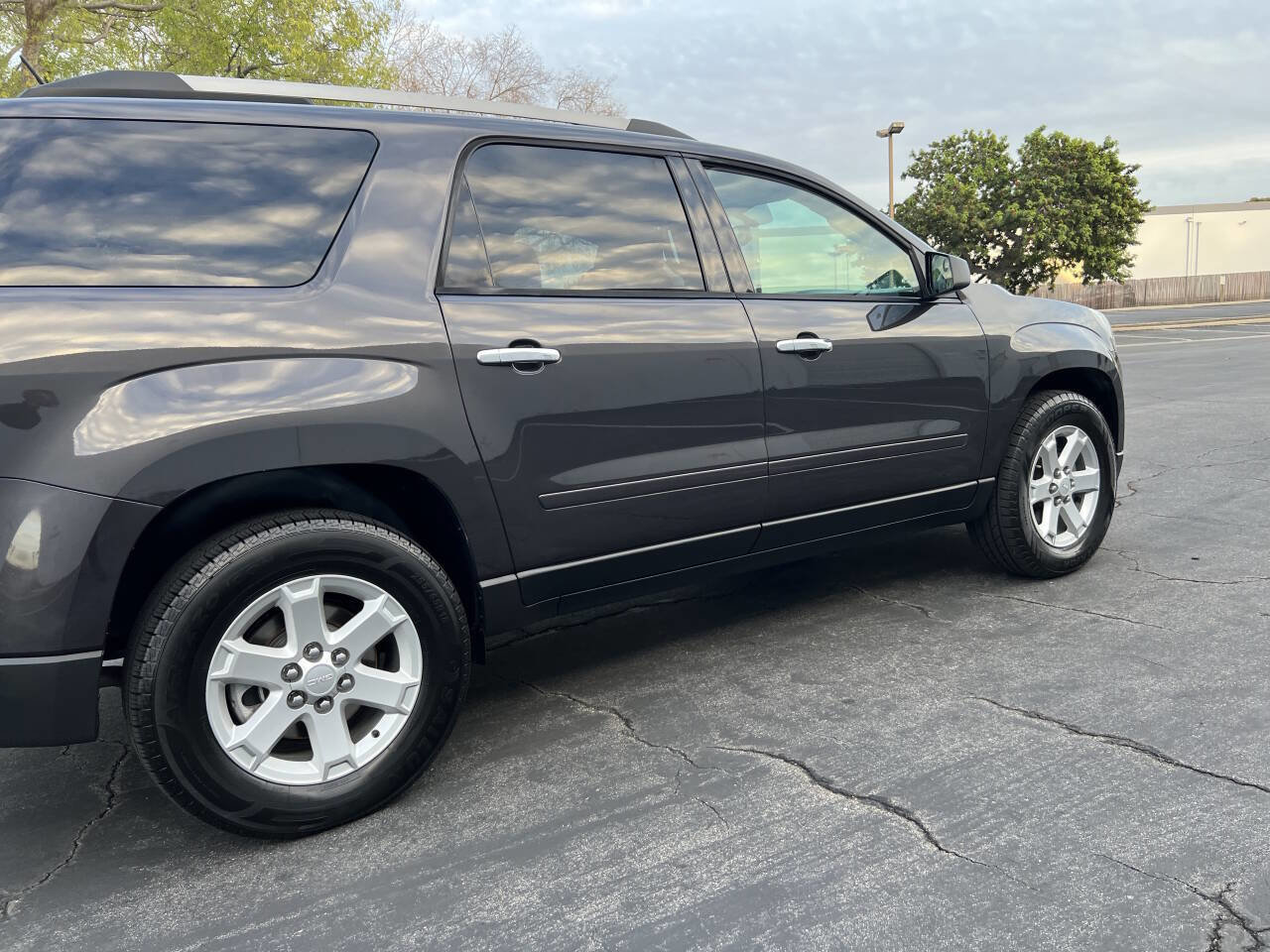 Used 2013 GMC Acadia SLE image 8