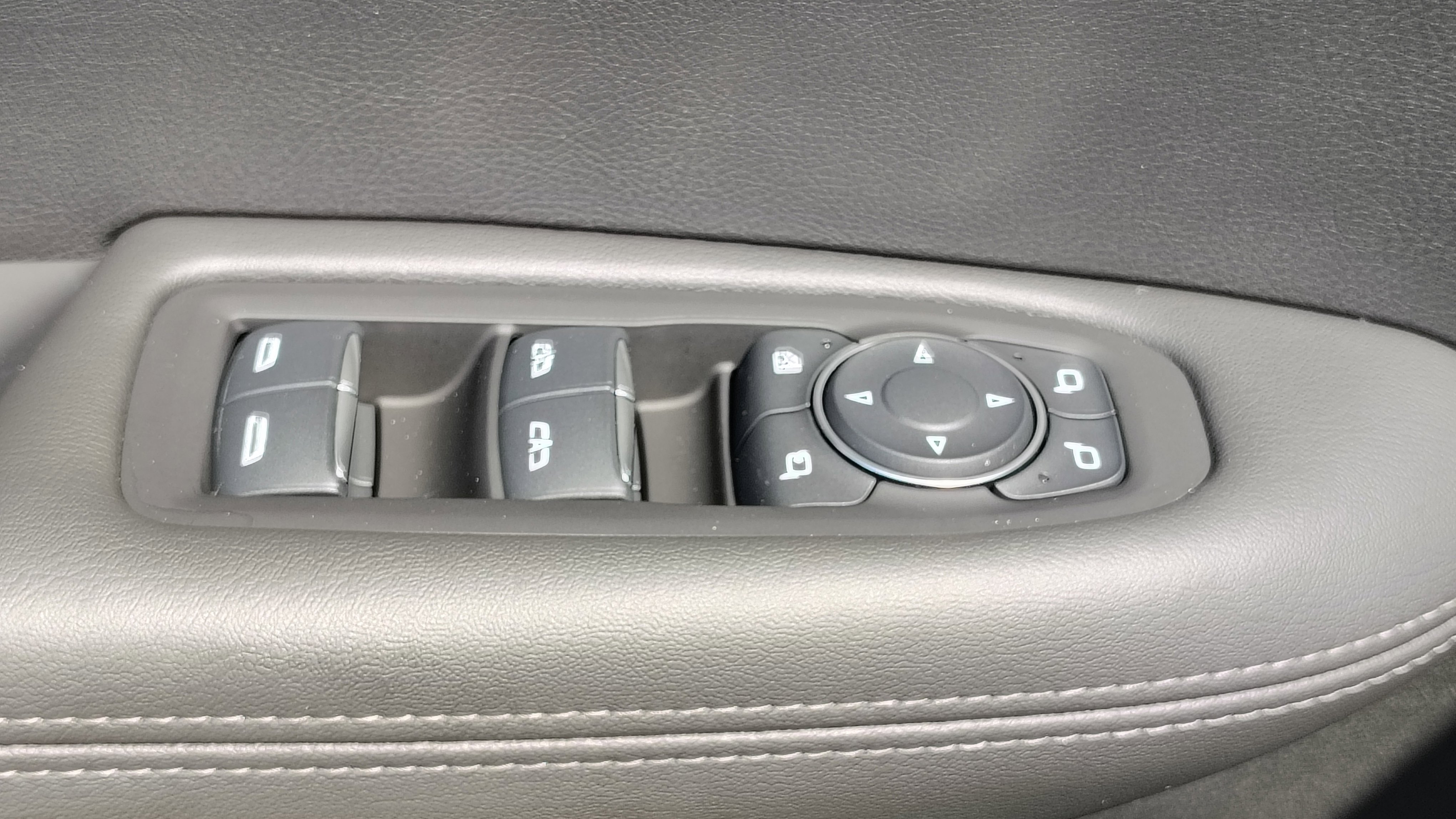 New 2025 Cadillac XT6 Luxury w/ LPO, Premium Carpet Package image 13