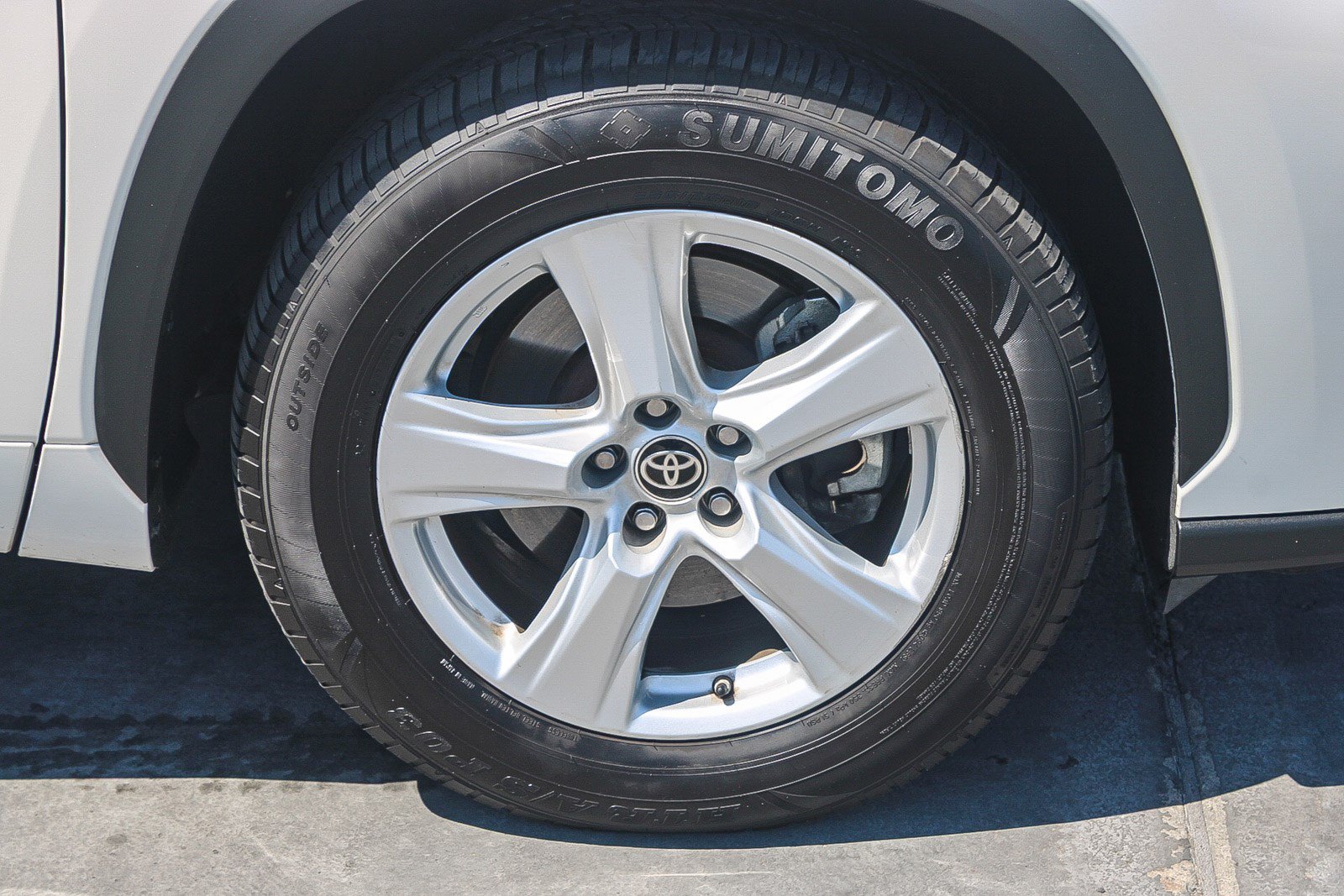 Used 2021 Toyota Highlander L FWD image 11