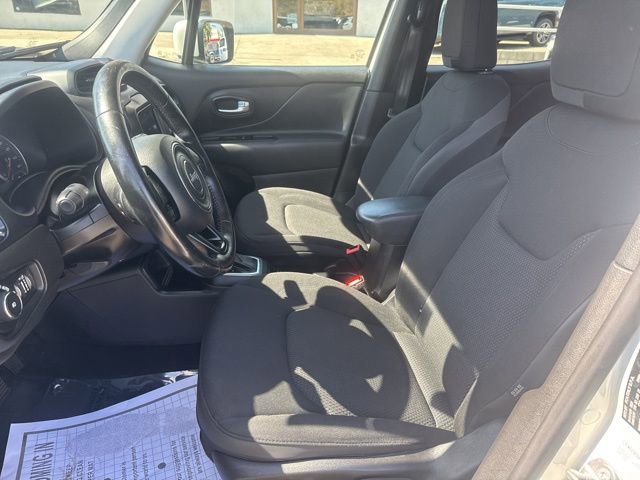 Used 2020 Jeep Renegade Altitude FWD image 23