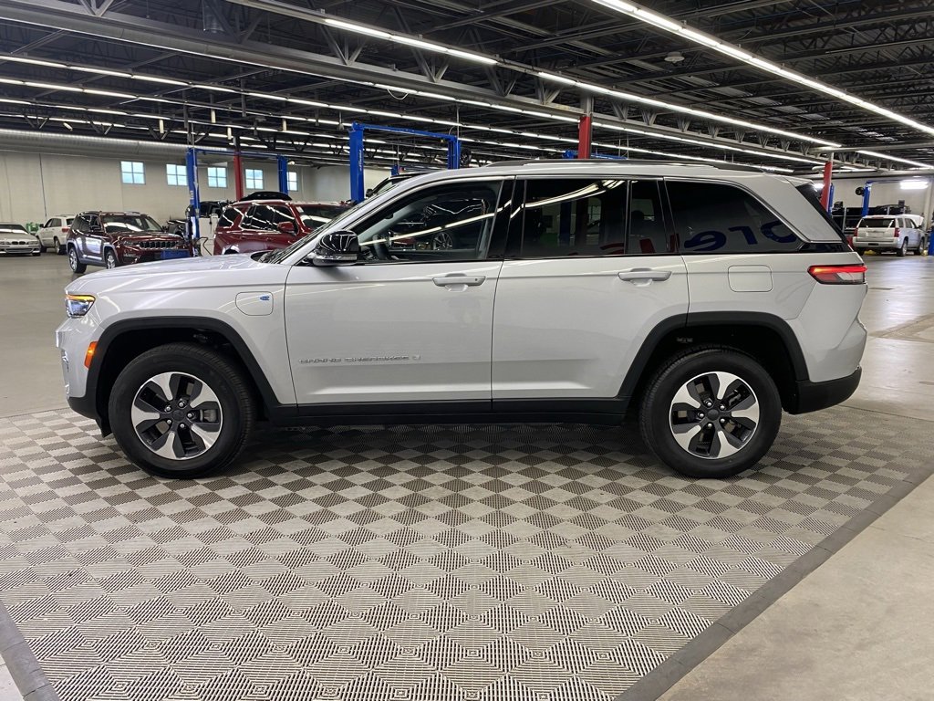 Used 2023 Jeep Grand Cherokee 4WD 4xe image 9