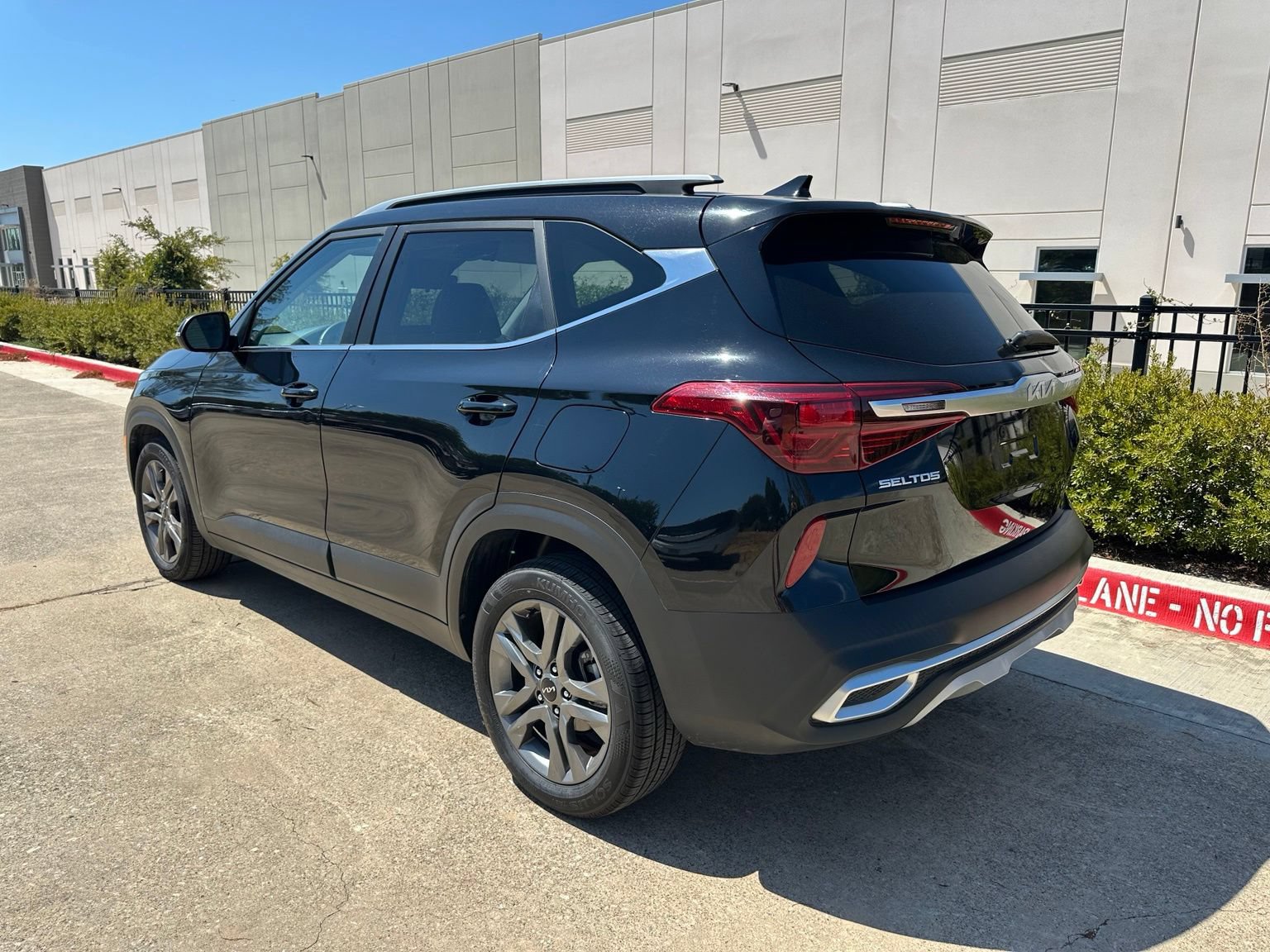 Used 2023 Kia Seltos S w/ Navigation Package FWD image 6