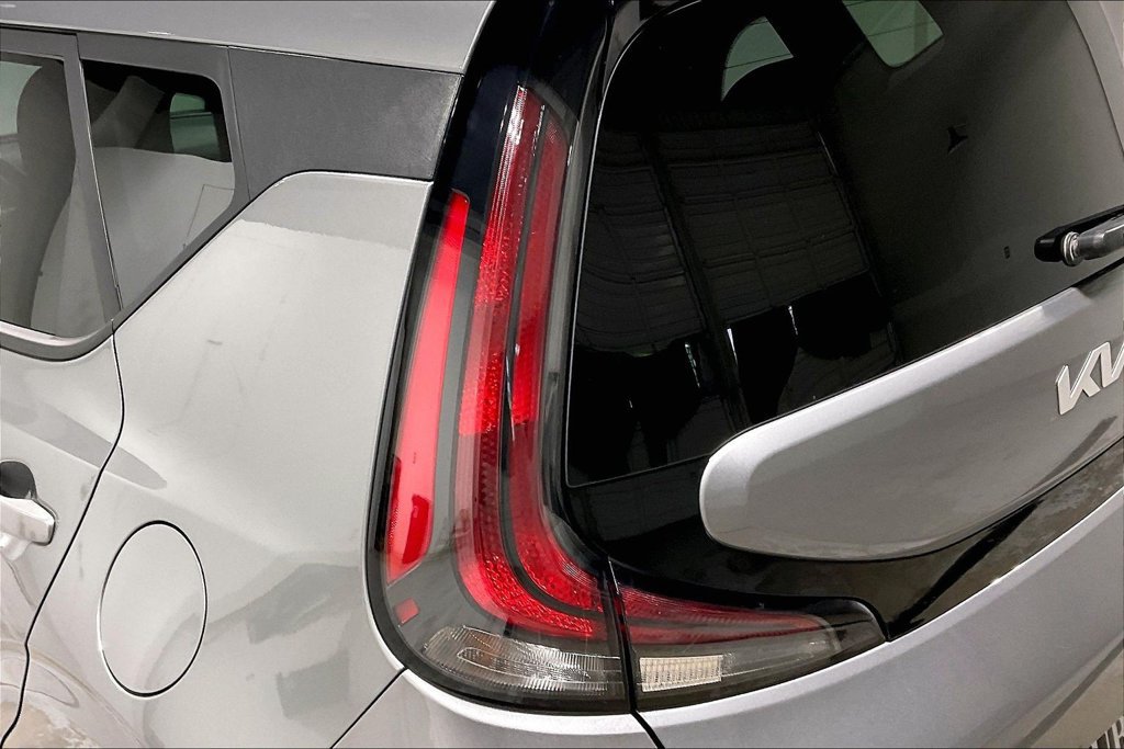 Used 2025 Kia Soul LX w/ LX Technology Package FWD image 35