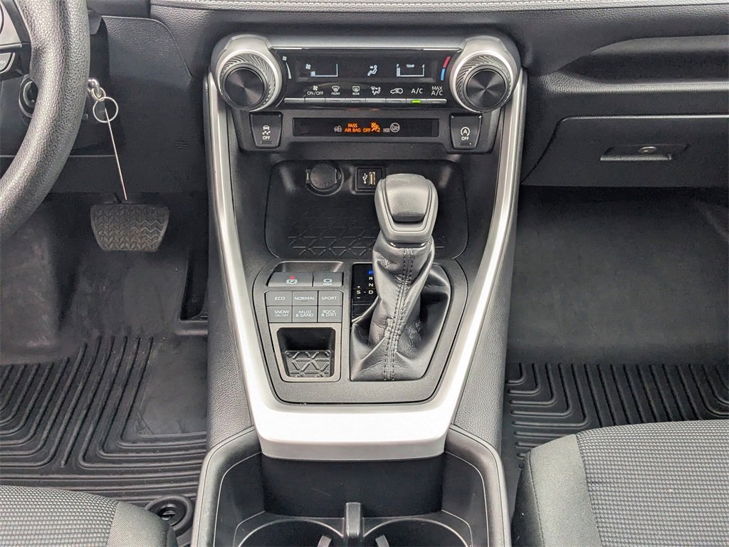 Used 2023 Toyota RAV4 LE image 19