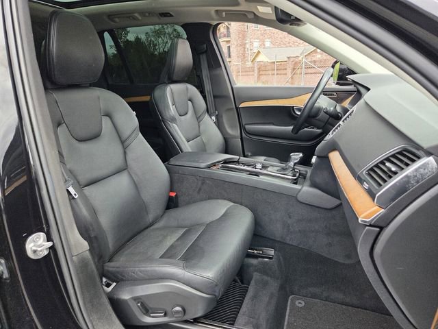 Used 2022 Volvo XC90 T5 Momentum image 17
