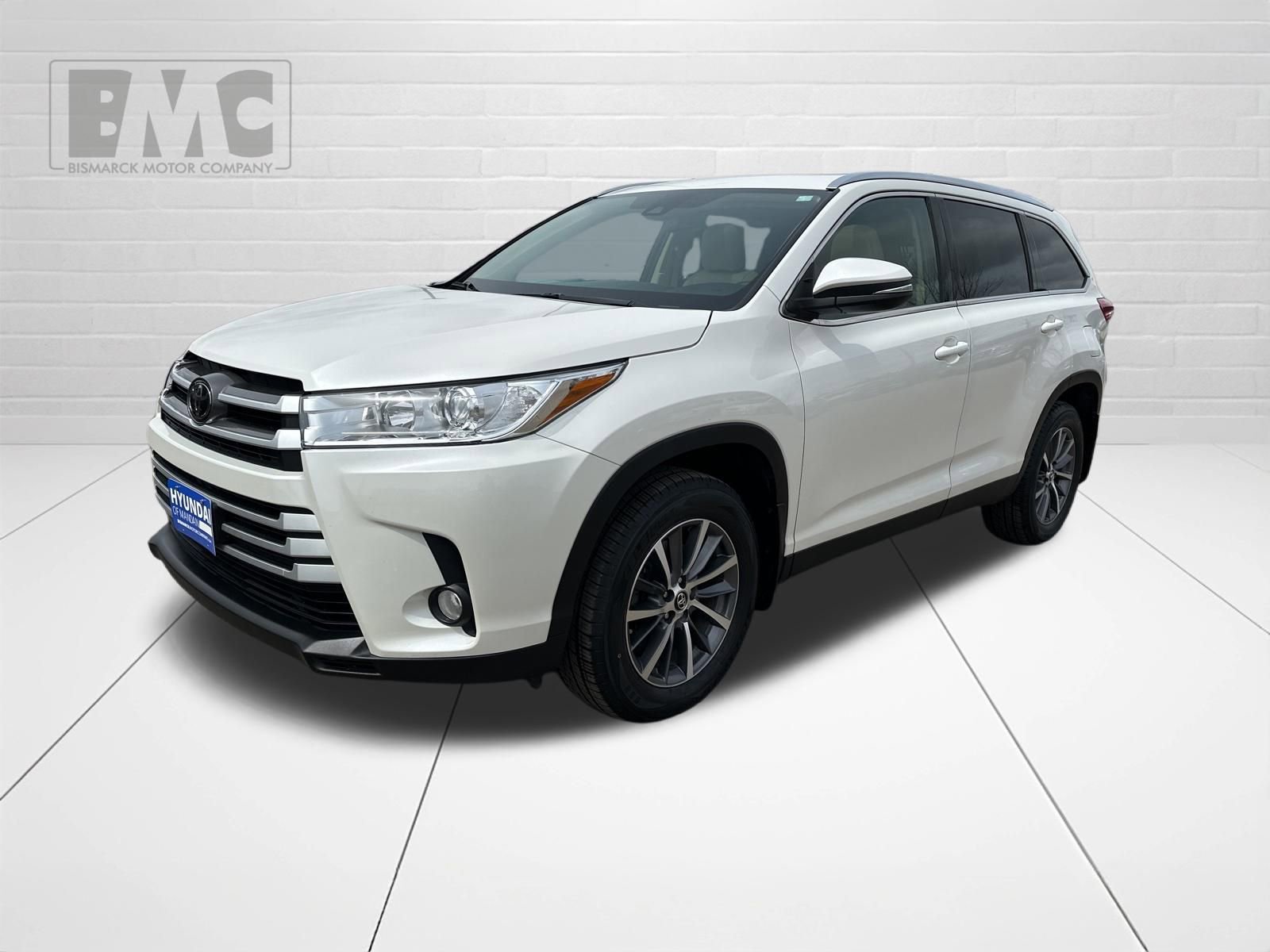 Used 2019 Toyota Highlander XLE AWD/4WD image 1