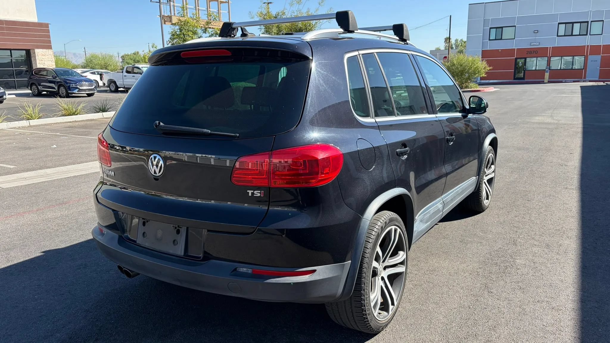 Used 2017 Volkswagen Tiguan SEL FWD image 5