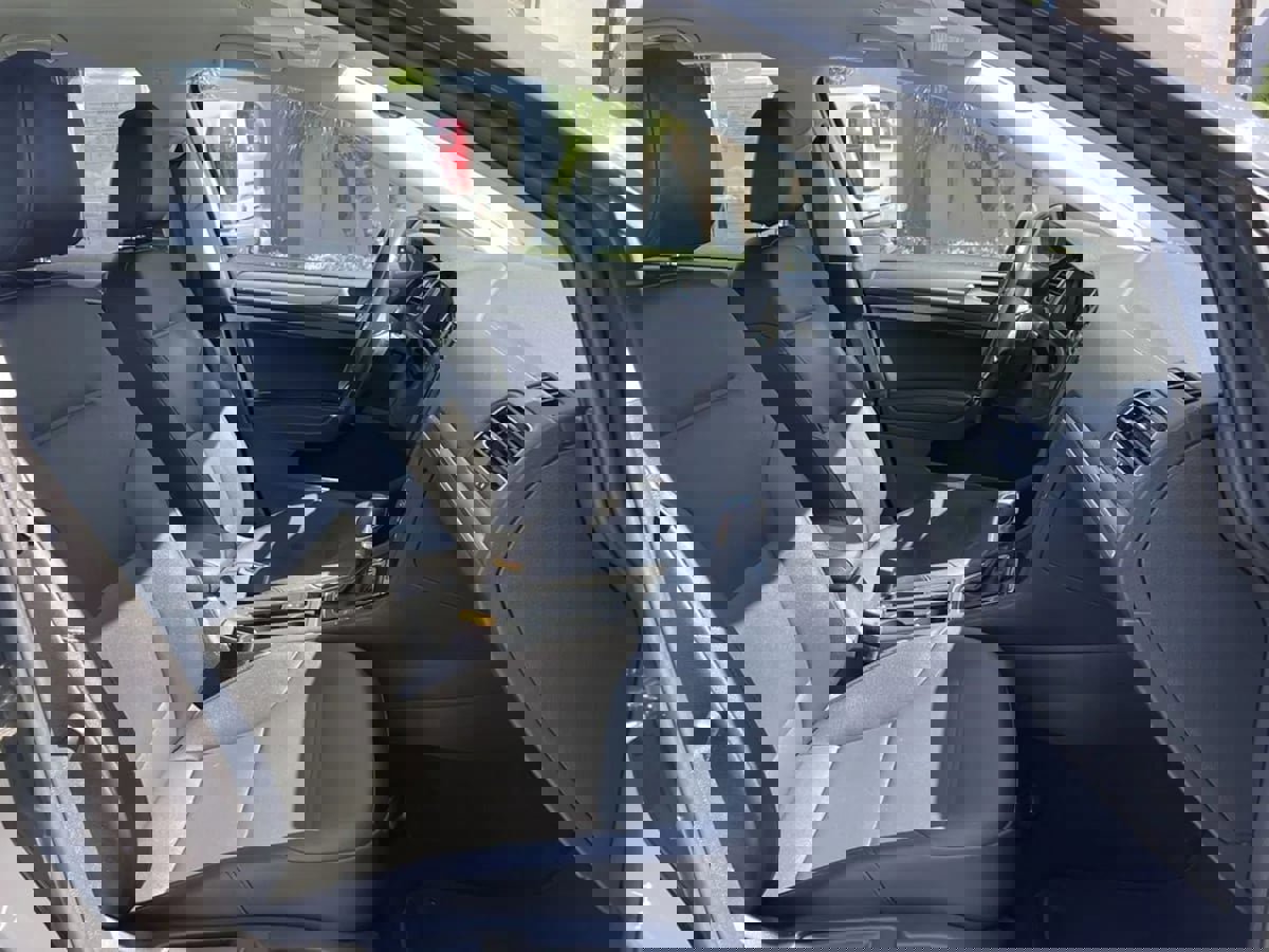 Used 2019 Volkswagen e-Golf SEL Premium image 23