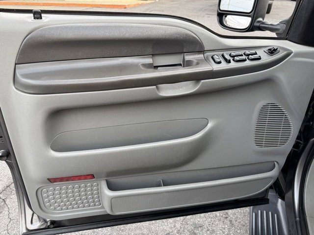Used 2004 Ford F350 XLT image 12