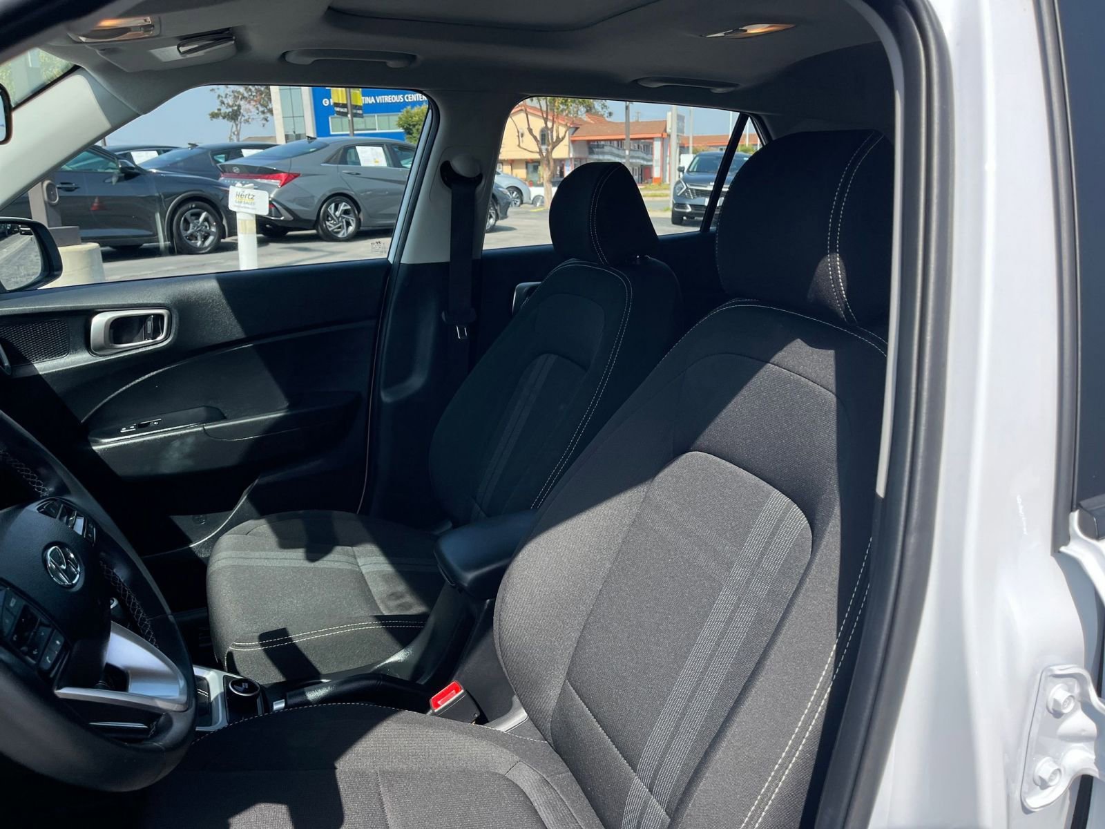 Used 2025 Hyundai Venue SEL FWD image 28