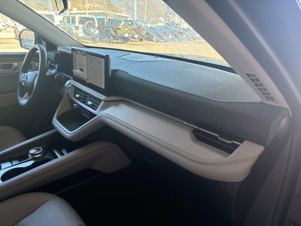 Certified 2025 Ford Explorer Active w/ Active Comfort Package RWD image 20
