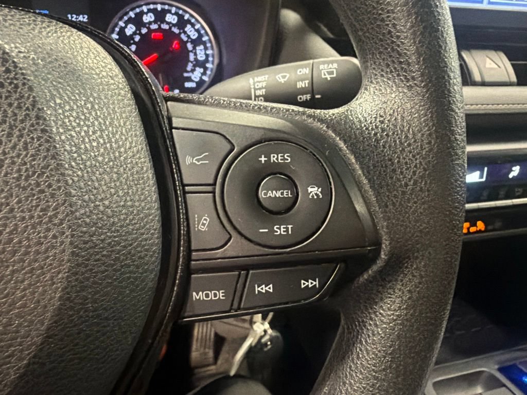 Used 2019 Toyota RAV4 LE AWD/4WD image 17